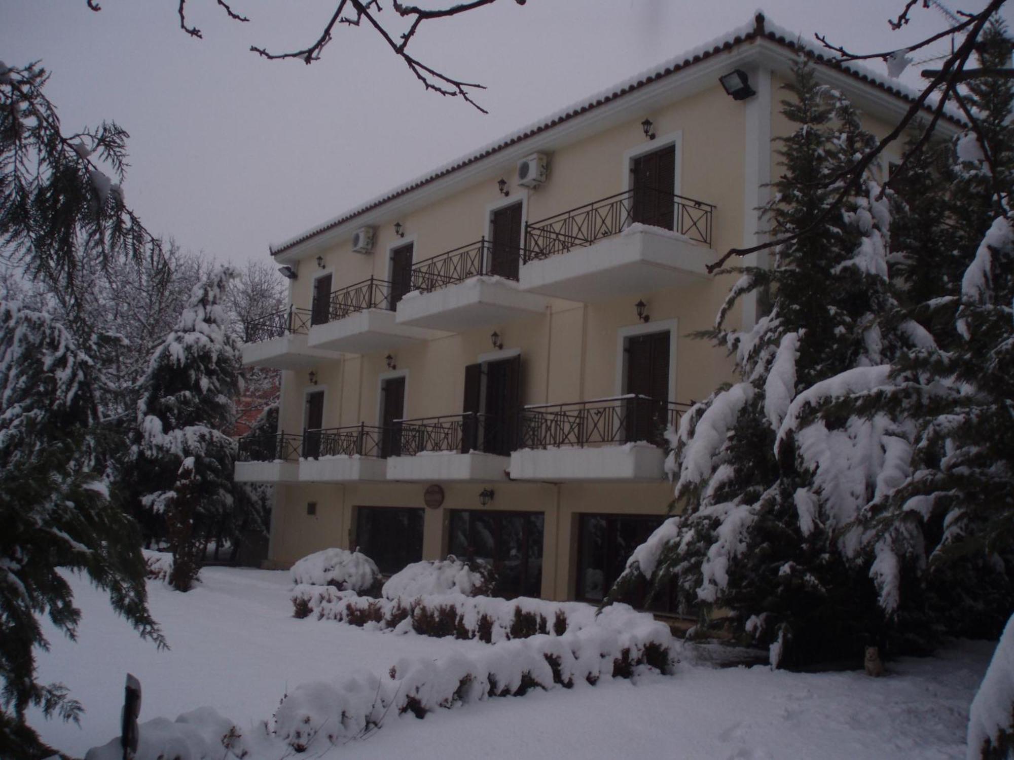 Aroanios Hotel Kleitoria Bagian luar foto