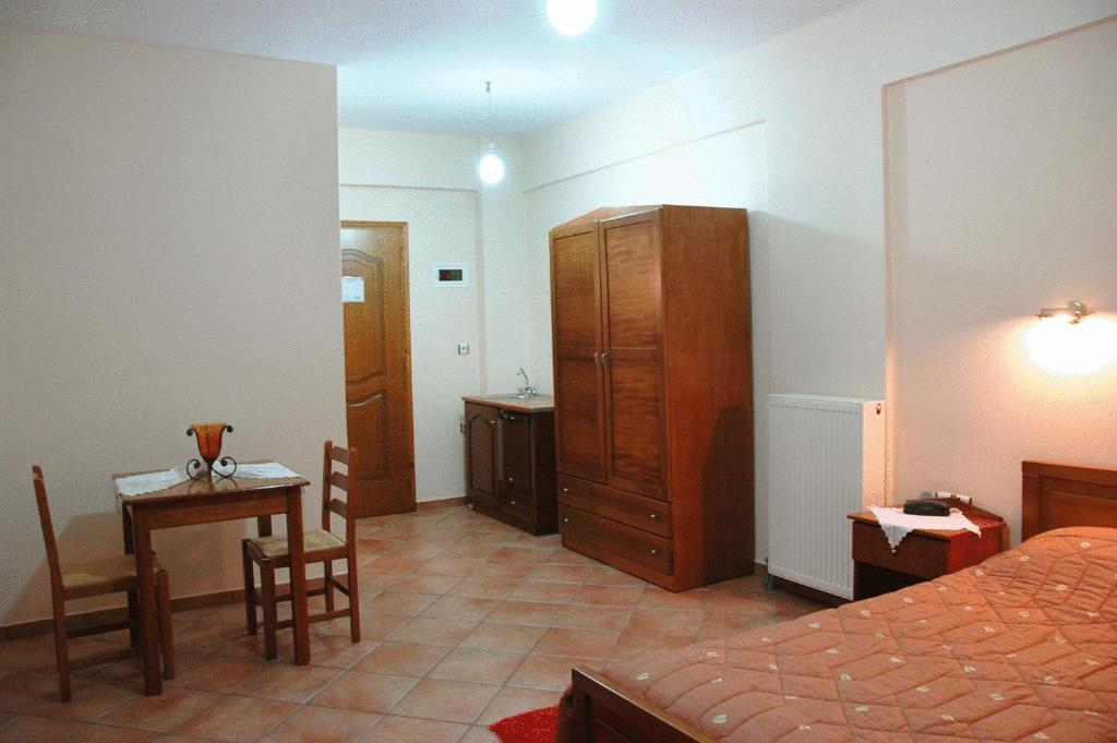 Aroanios Hotel Kleitoria Bagian luar foto